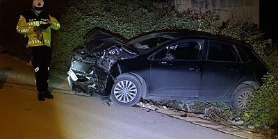 İnegöl’de 2 otomobil kafa kafaya çarpıştı: 4 yaralı