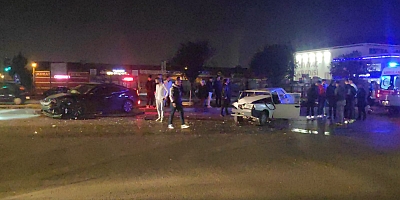 İnegöl'de 2 otomobilin karıştığı kazada 1 kişi yaralandı 