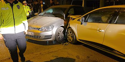 İnegöl’de 3 Araçlı Kaza: 3 Kişi Yaralandı