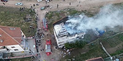 İnegöl’de 3 Katlı Binanın Çatı Katında Yangın: 1 Kişi Hastaneye Kaldırıldı