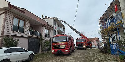 İnegöl’de 4 Katlı Binanın Çatısında Yangın Paniği