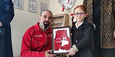 İnegöl’de 7 Yaşındaki Aslıhan Karakurt’tan Gazze’ye Büyük Destek