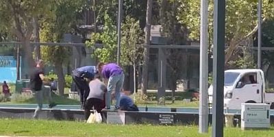 İnegöl’de alkollü şahıs süs havuzuna düştü