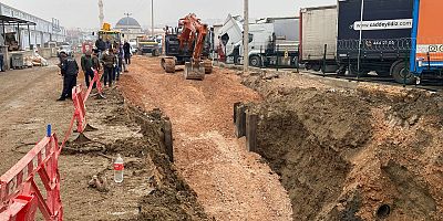 İnegöl'de Altyapı Çalışmasında Feci Kaza: Toprak Altında Kalan İşçi Ağır Yaralandı