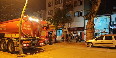 İnegöl’de Apartman Bahçesindeki Odunlukta Yangın Çıktı