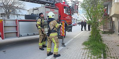İNEGÖL’DE APARTMAN YANGINI PANİĞE NEDEN OLDU
