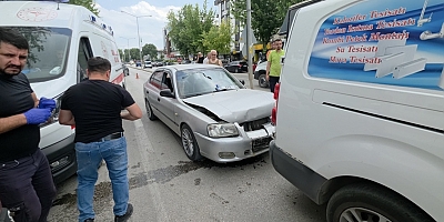 İnegöl’de Arkadan Çarpma Kazası: 2 Yaralı