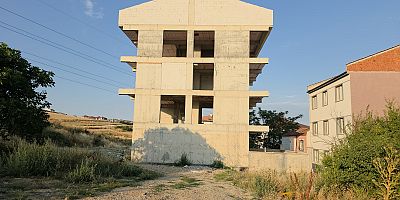 İnegöl’de asansör boşluğuna düşen genç yaralandı