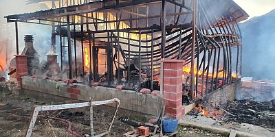 İnegöl’de baca yangını 2 evi kullanılmaz hale getirdi