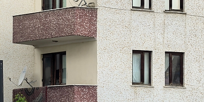 İnegöl’de  balkondan düşen çocuk ağır yaralandı