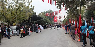 İNEGÖL'DE BAYRAM COŞKUSU