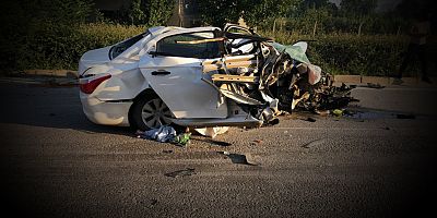 İnegöl'de beton direğe çarptı