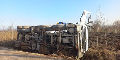 İnegöl’de Beton Mikseri Devrildi: Sürücü Hafif Yaralandı