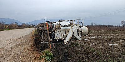 İnegöl'de Beton Mikseri Tarlaya Devrildi: 1 Yaralı