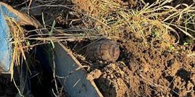İnegöl’de  bir çiftçinin tarla sürdüğü sırada el bombası buldu