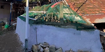 İnegöl'de bir evin bahçesinde şehit mezarları bulunuyor