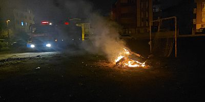 İnegöl’de Boş Araziye Bırakılan Koltuklar Ateşe Verildi