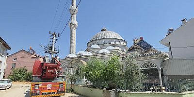 İnegöl’de Cami Kubbesindeki Leylek Korkuttu, Ancak Sağlığı Yerinde Çıktı