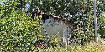 İnegöl’de Çatıdan Düşen Kadın Yaralandı