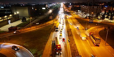İnegöl’de D-200 Karayolunda Maddi Hasarlı Kazalar Trafiği Yavaşlattı