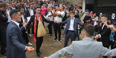 İnegöl’de damada süpürge takıp oynattılar