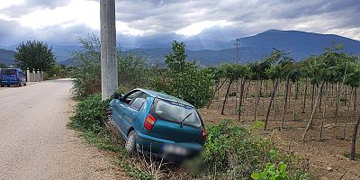 İnegöl’de Direğe Çarpan Otomobilin Sürücüsü Yaralandı