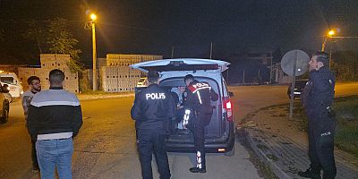 İnegöl’de dur ihtarına uymayan araç kaza yaptı