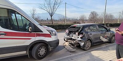 İnegöl'de ehliyet sınavı anında kaza; 4 yaralı