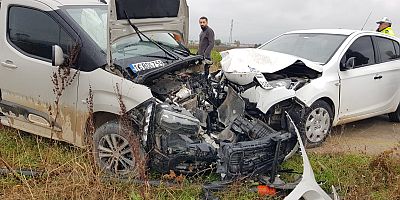 İnegöl'de feci kaza; 5 yaralı