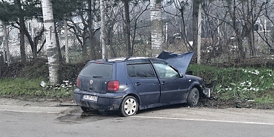 İnegöl’de Feci Kaza: Otomobil Ağaca Çarptı, 2 Yaralı