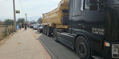 İnegöl’de Freni Tutmayan Otomobil Tıra Çarptı: 4 Yaralı