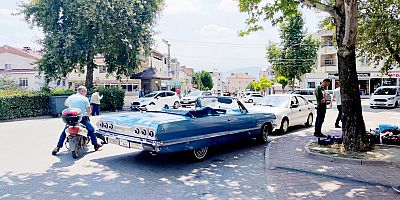 İnegöl’de görülen klasik araç görenleri hayran bıraktı