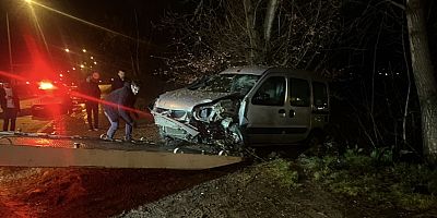 İnegöl’de hafif ticari araç ağaçlık alana savruldu: 2 yaralı 