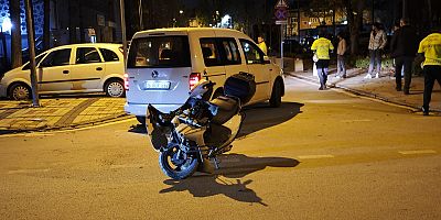 İnegöl'de Hafif Ticari Araç ile Motosiklet Çarpıştı: 1 Yaralı