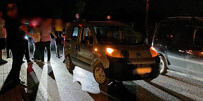 İnegöl’de Hafif Ticari Araç Kaldırıma Çarptı: 1 Yaralı
