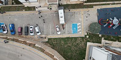 İnegöl’de Halk Otobüsü İstinat Duvarından Düştü: 1 Ağır Yaralı