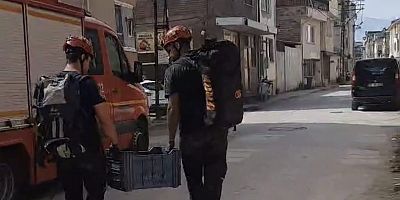 İnegöl’de Hava Boşluğuna Düşen Kedi İtfaiye Tarafından Kurtarıldı