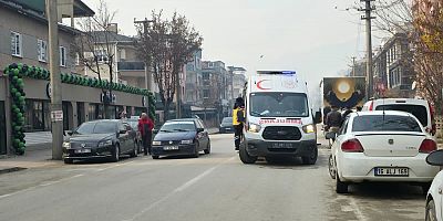 İnegöl’de iki otomobil çarpıştı: 1 yaralı