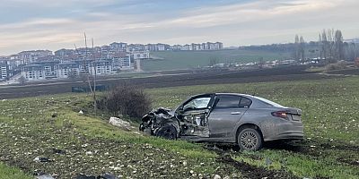 İnegöl’de iki otomobil çarpıştı: 2 sürücü yaralandı