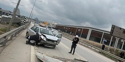 İnegöl’de İki Otomobil Çarpıştı: 2 Yaralı