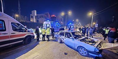 İnegöl'de İki Otomobil Çarpıştı: Aynı Aileden 4 Yaralı, 2 Çocuğun Durumu Ağır