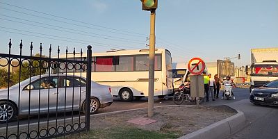 İnegöl’de  işci servisi ile yolcu minibüsü çarpıştı: 4 yaralı