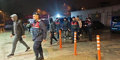 İnegöl’de Jandarma Ekipleri 7 Yabancı Uyruklu Şahsı Yakaladı