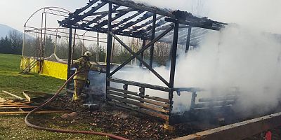 İnegöl’de Kafesinin Oyun Alanında Yangın