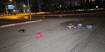 İnegöl’de Kaldırıma Çarpan Otomobilden Yola Piknik Tüpü Saçıldı