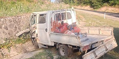 İnegöl’de  kamyon ile kamyonet çarpıştı: 1 yaralı