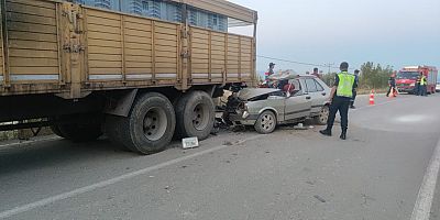 İnegöl'de kamyona arkadan çarpan otomobildeki 1 kişi yaşamını yitirdi, 1 kişi yaralandı 