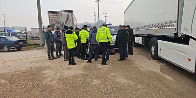 İnegöl’de Kamyonet ile Motosiklet Çarpıştı: 1 Ağır Yaralı