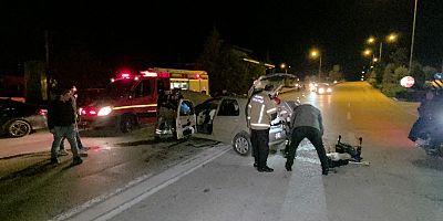 İNEGÖL’DE KAMYONET İLE OTOMOBİL ÇARPIŞTI: 3 YARALI
