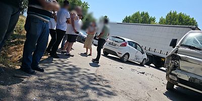 İnegöl’de Kamyonet ile Otomobil Çarpıştı: Biri Çocuk Üç Kişi Yaralandı